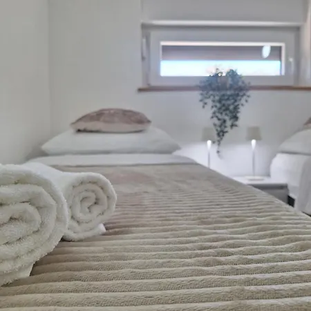 Amphora 2 Apartment Vir
